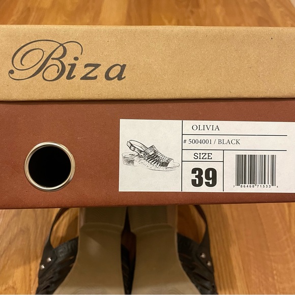 Brand new size 39 (US 8-8.5) Biza Olivia sandals. Soft genuine black leather. - Picture 10 of 11